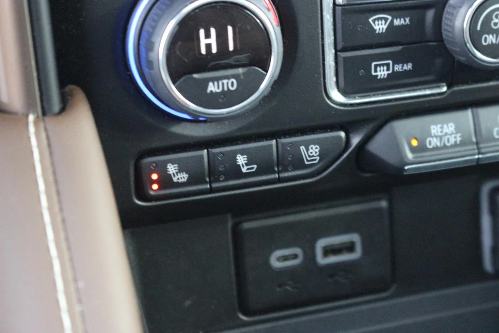 Used 2024 Iridescent Pearl Tricoat Chevrolet High Country image 27