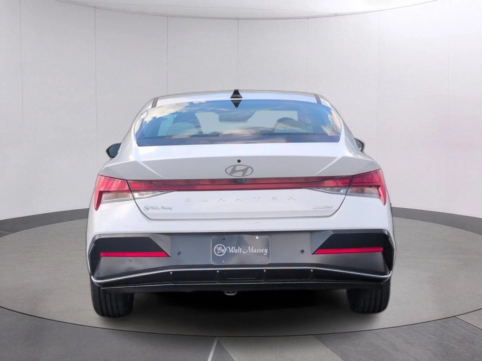 Used 2024 Serenity White Hyundai Limited image 4