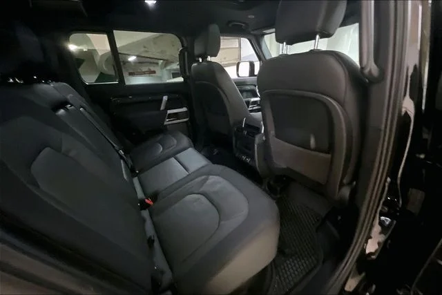 Certified Used 2023 Black Land Rover X-Dynamic SE image 12