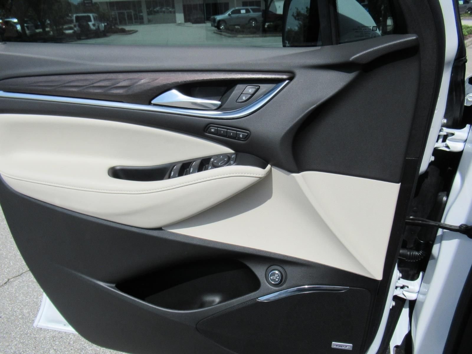 Used 2024 White Buick Avenir image 21
