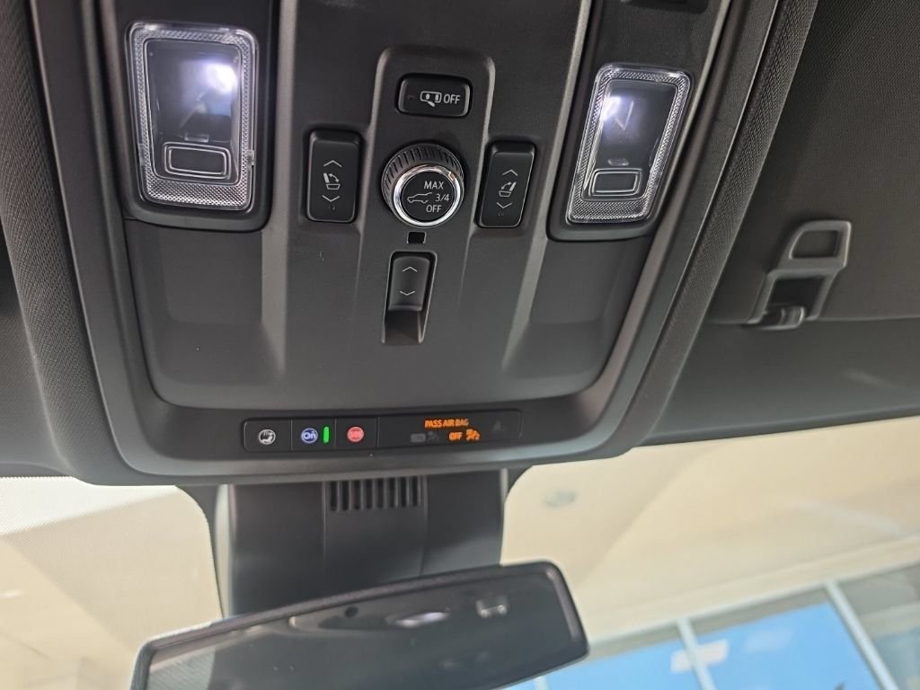 Used 2025 Silver GMC Elevation image 14