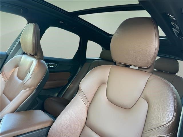 Used 2023  Volvo Plus Bright Theme image 18