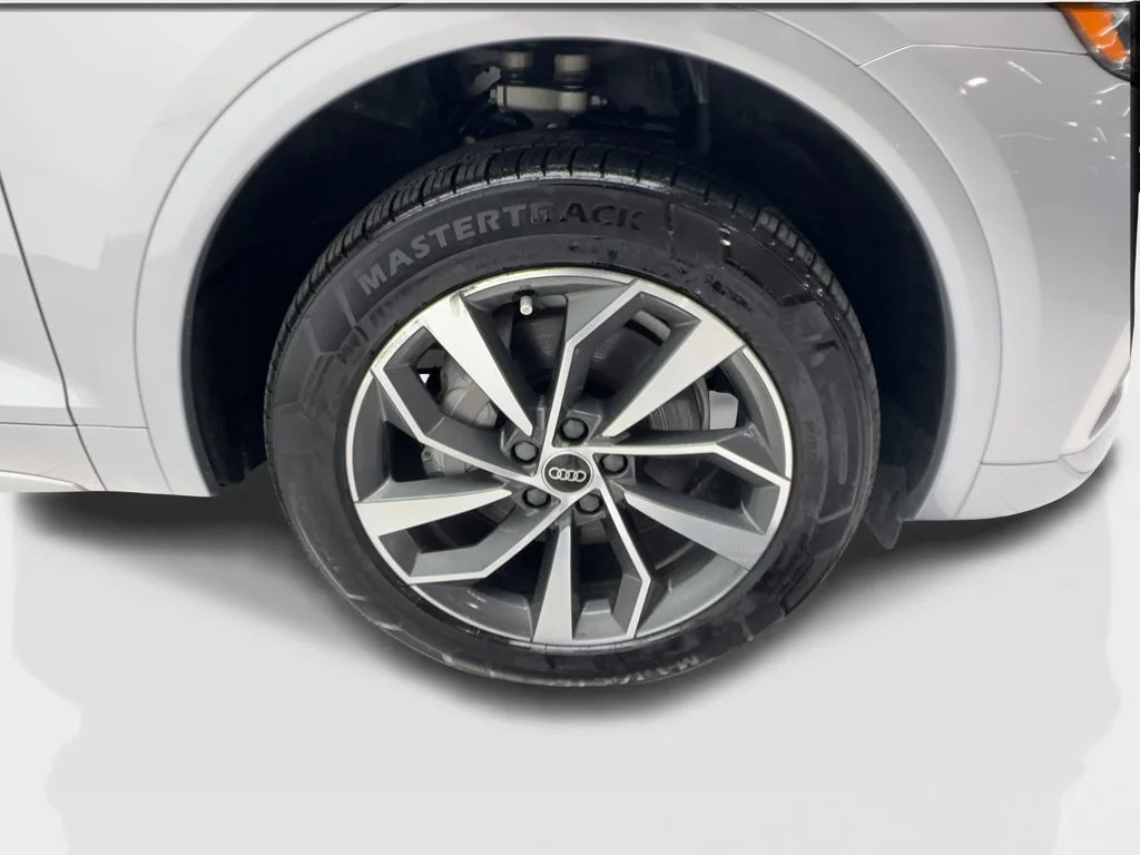 Used 2022 Black Audi  image 14