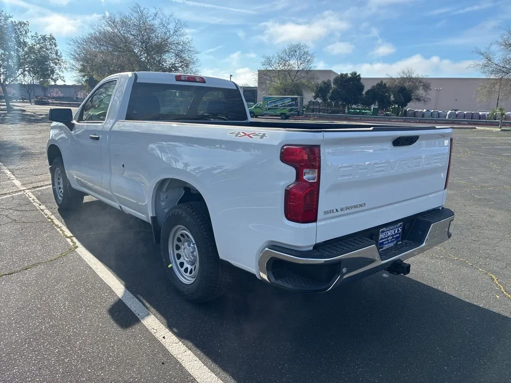 New 2026 Summit White Chevrolet WT image 5