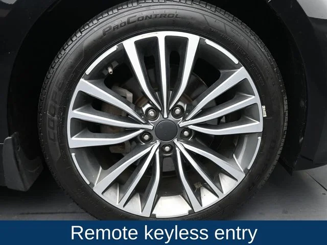 Used 2019 Black Kia Base image 12
