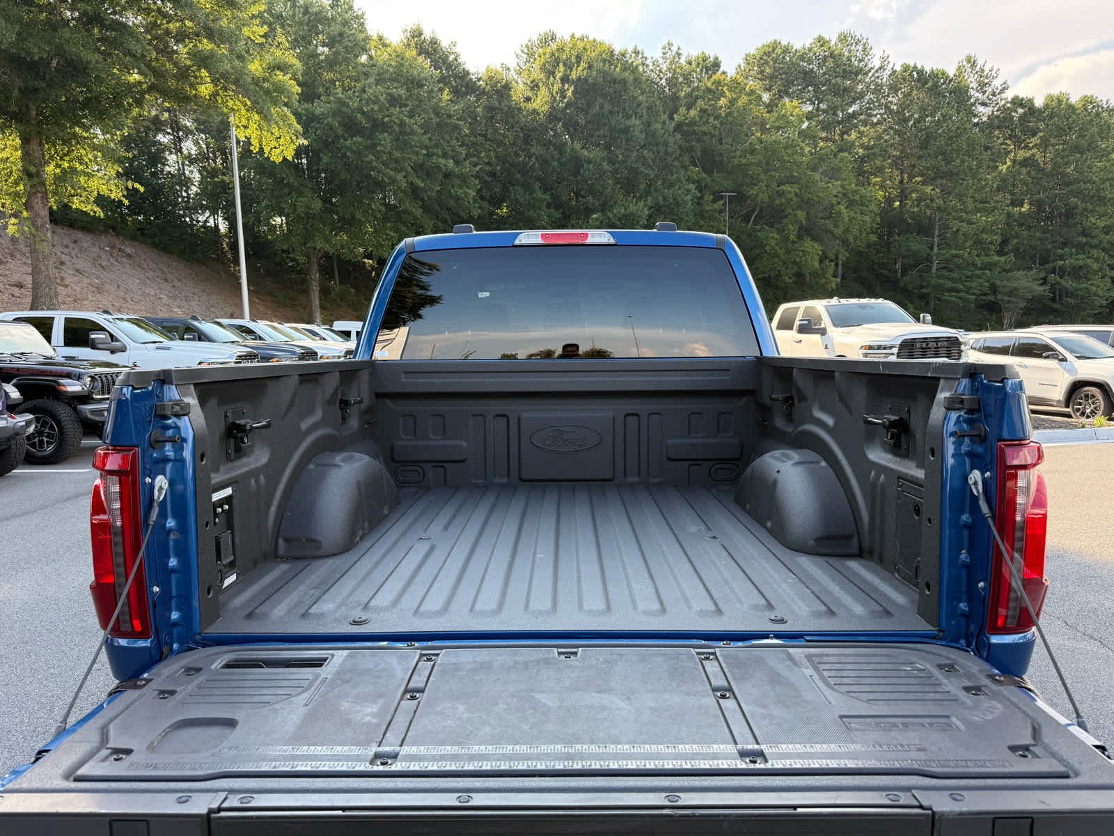 Used 2024 Atlas Blue Metallic Ford XLT image 27