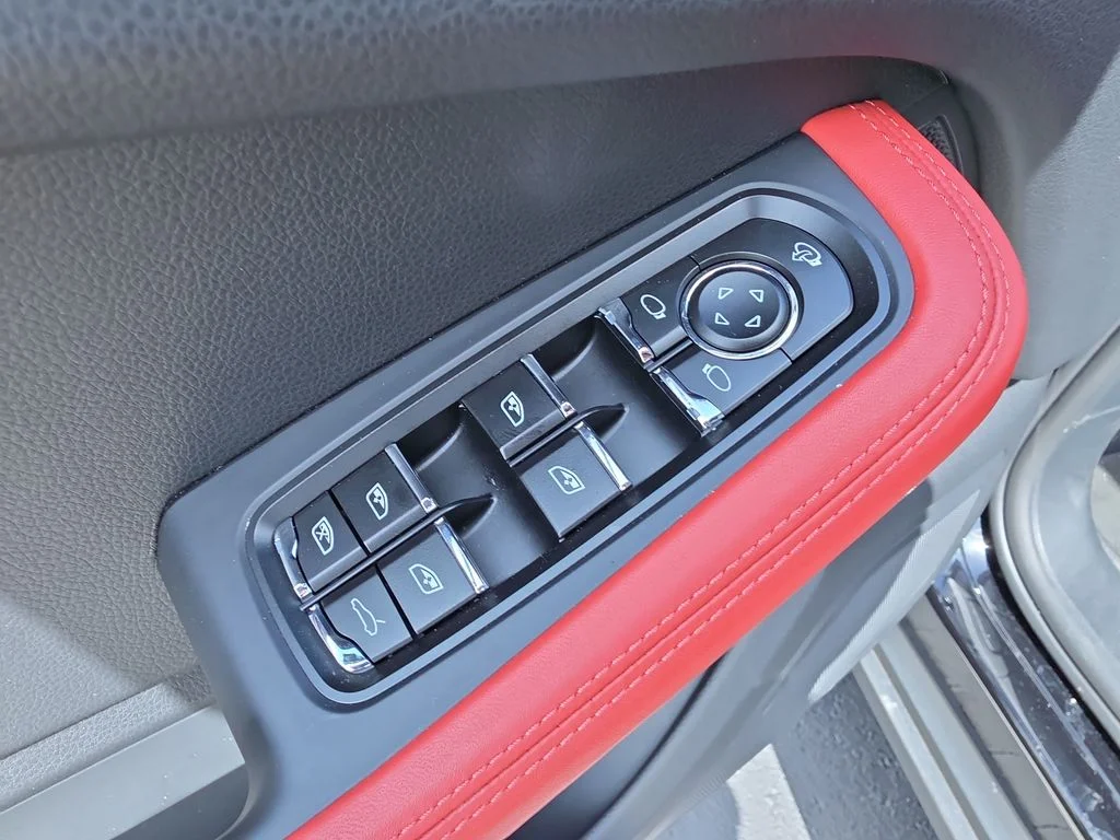 Used 2025 Black Porsche Base image 17