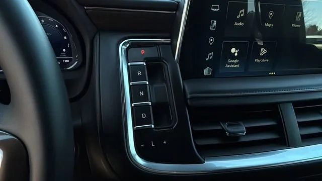 Used 2024 Summit White Chevrolet High Country image 29