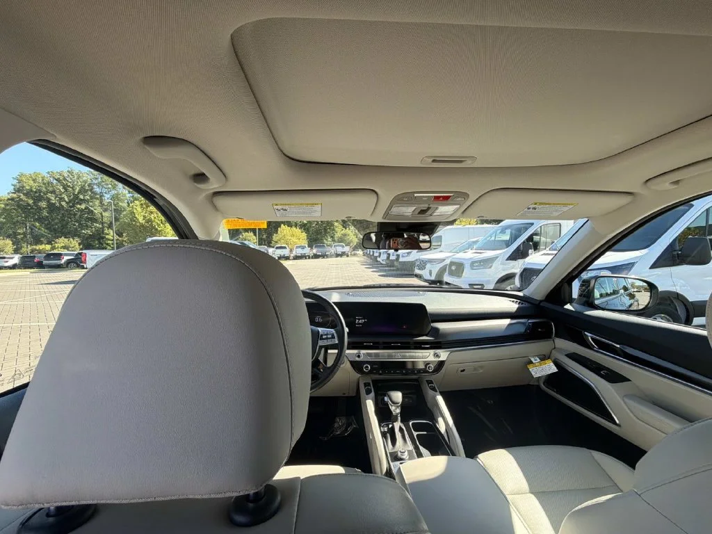 Used 2023 Black Kia S image 12
