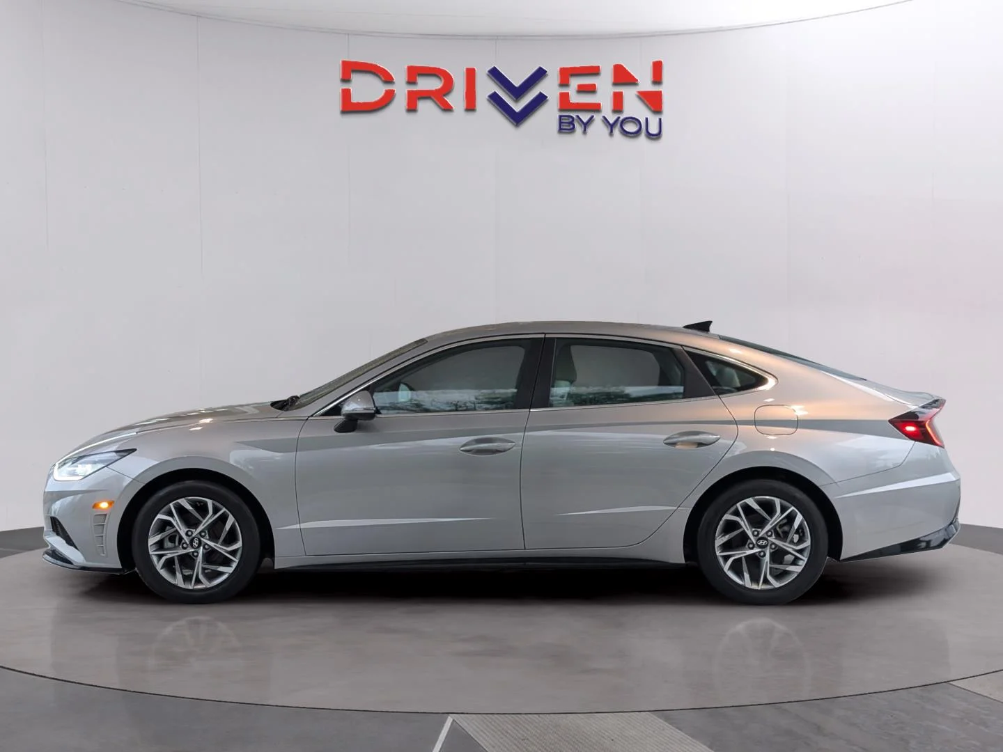 Used 2023 Curated Silver Hyundai SEL image 3