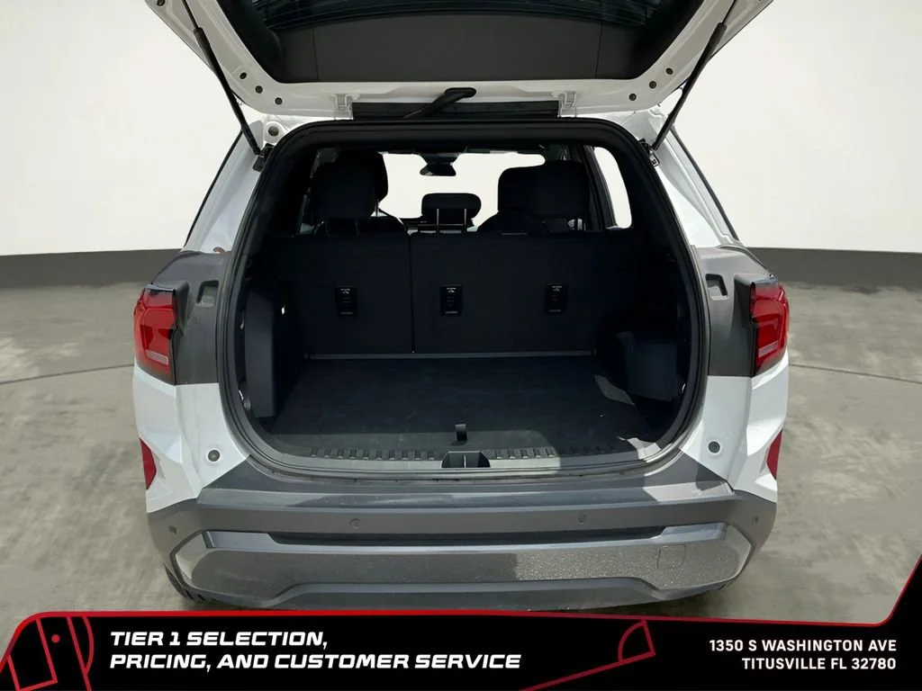 Used 2025 Summit White GMC Elevation image 13