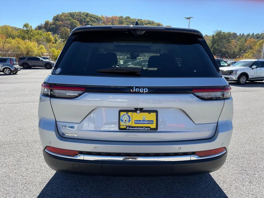 Used 2023 Silver Jeep 4xe image 11