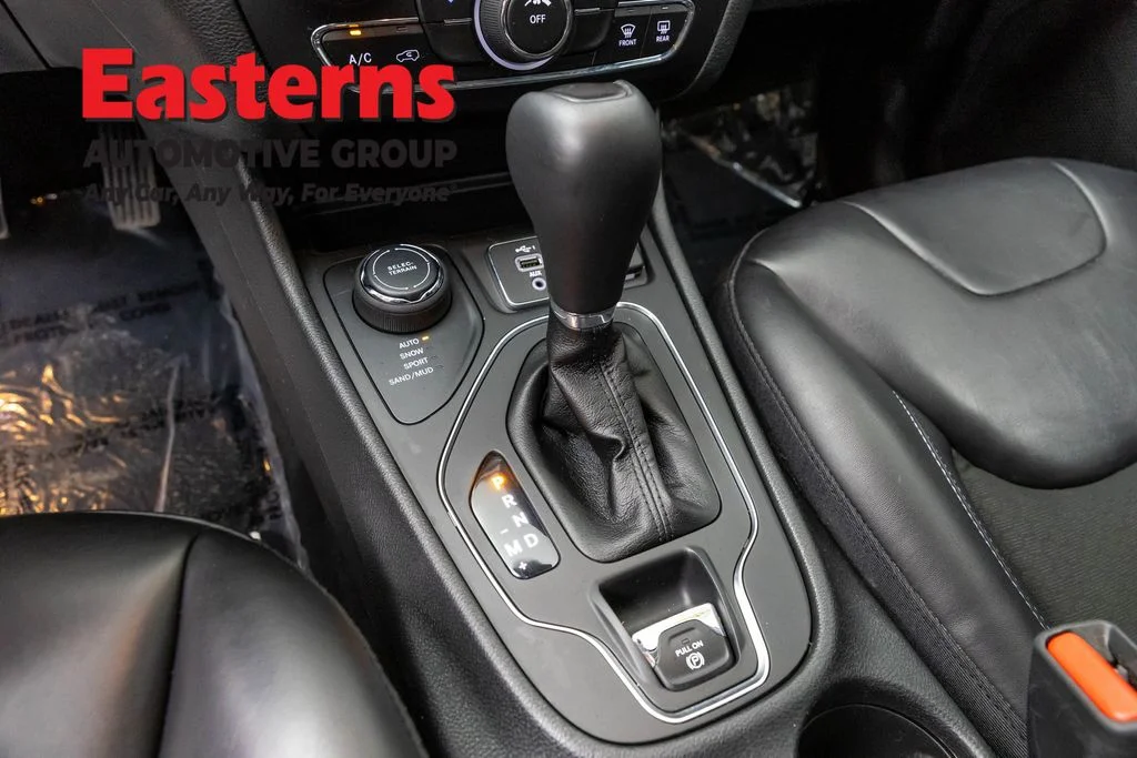 Used 2021 Black Jeep Latitude Plus image 12