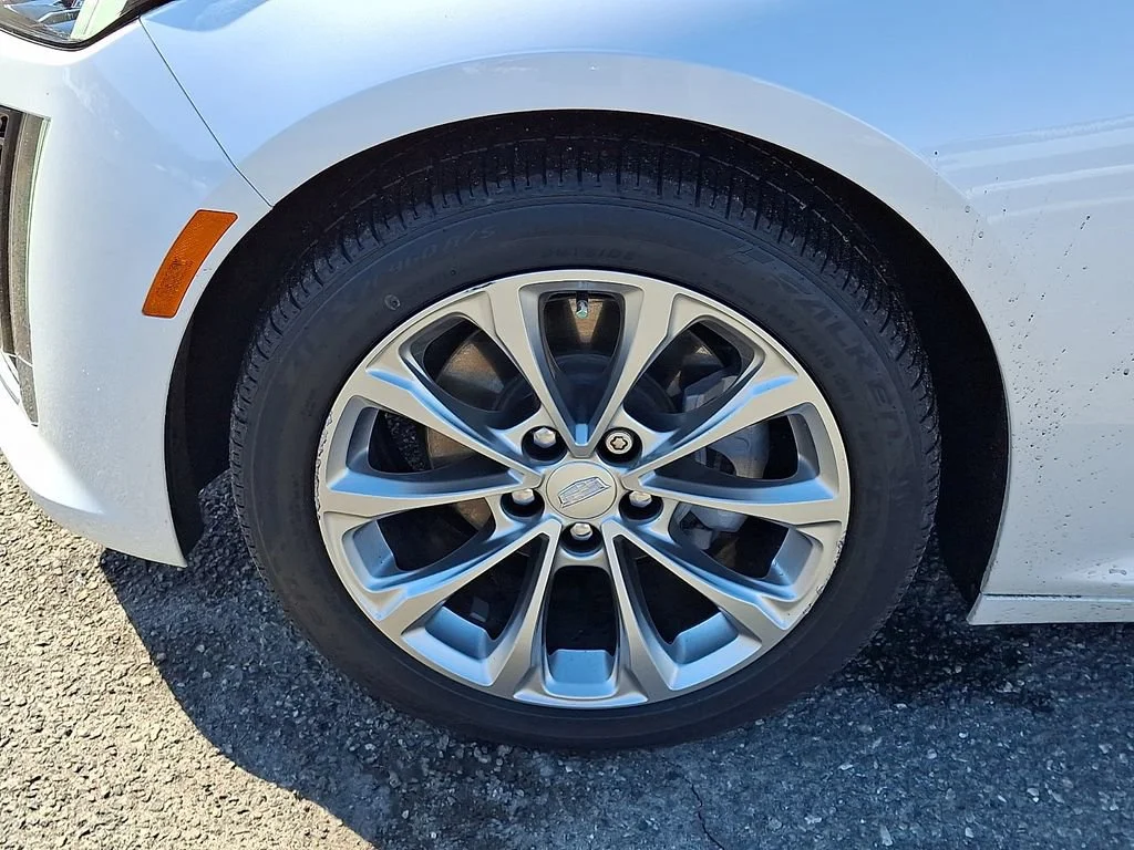 Used 2020 Crystal White Tricoat Cadillac Premium Luxury image 29
