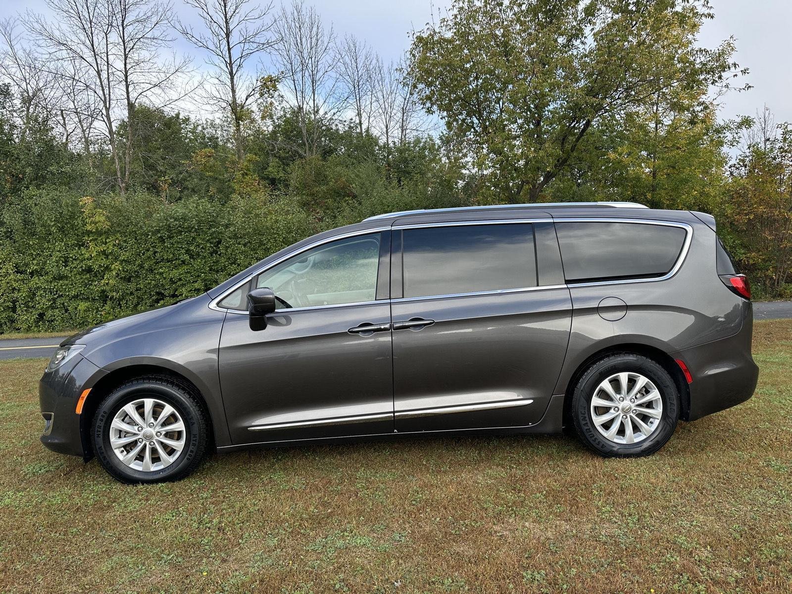 Used 2018 Chrysler Pacifica Touring L with VIN 2C4RC1BG0JR276510 for sale in Waconia, Minnesota