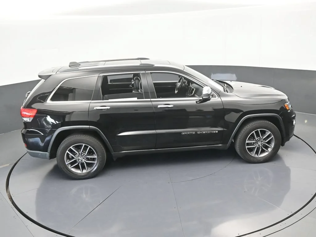 Used 2017 Diamond Black Crystal Pearlcoat Jeep Limited image 52