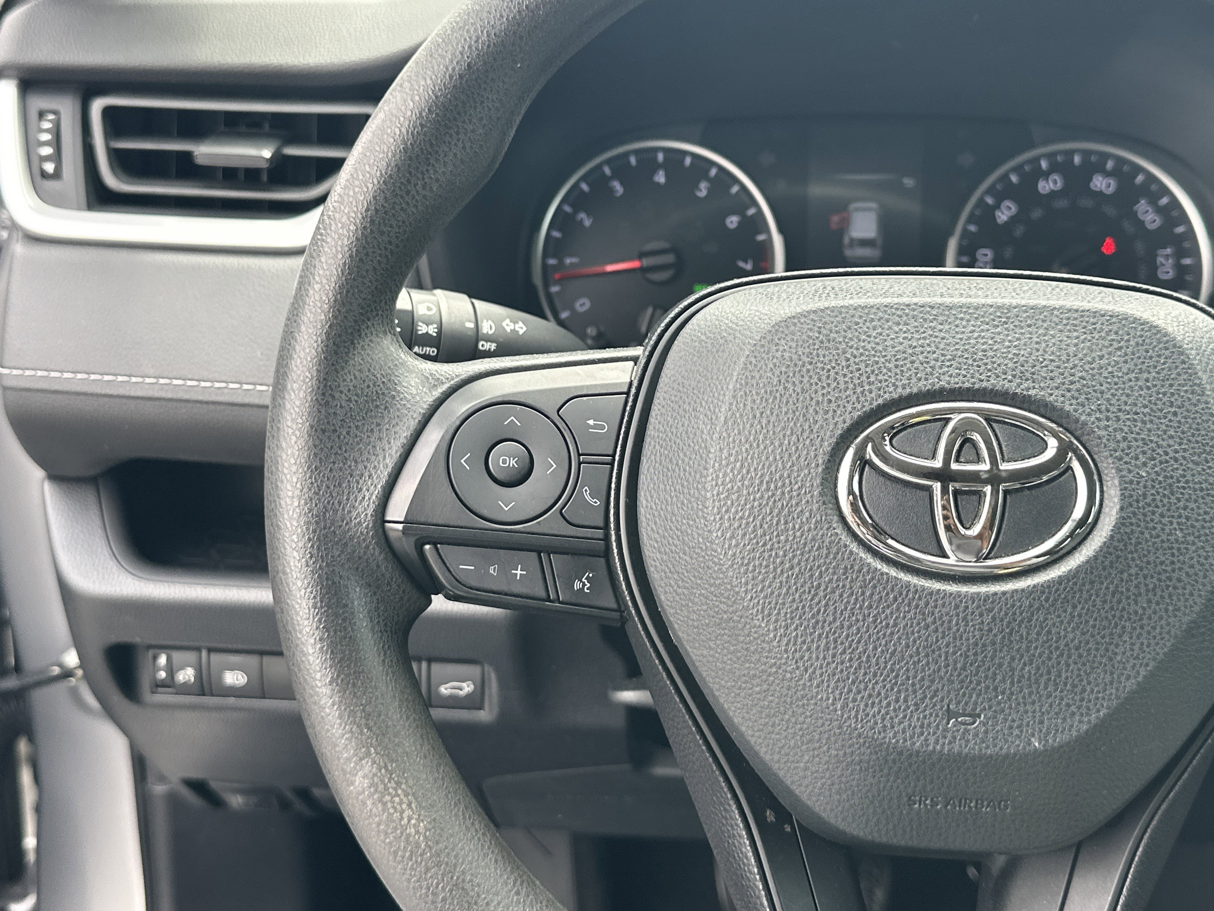 Used 2020 Silver Sky Metallic Toyota XLE image 28
