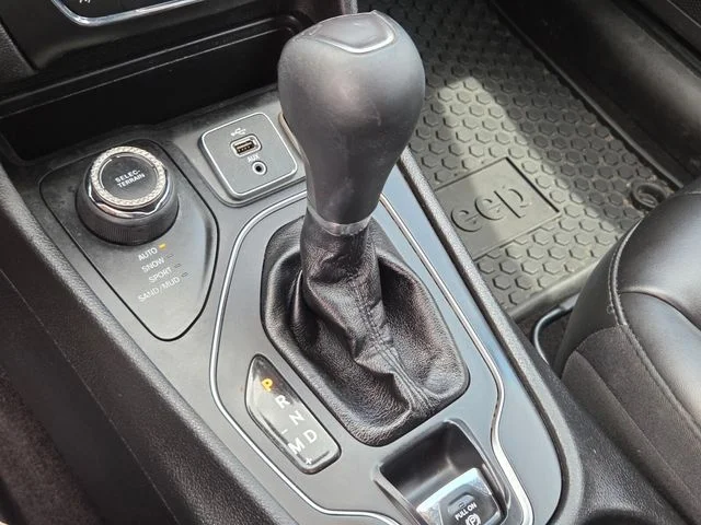 Used 2019 Silver Jeep Latitude Plus image 24