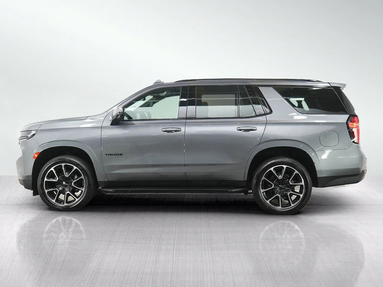 Used 2022 Chevrolet Tahoe RST with VIN 1GNSKRKD8NR206474 for sale in Roseville, Minnesota