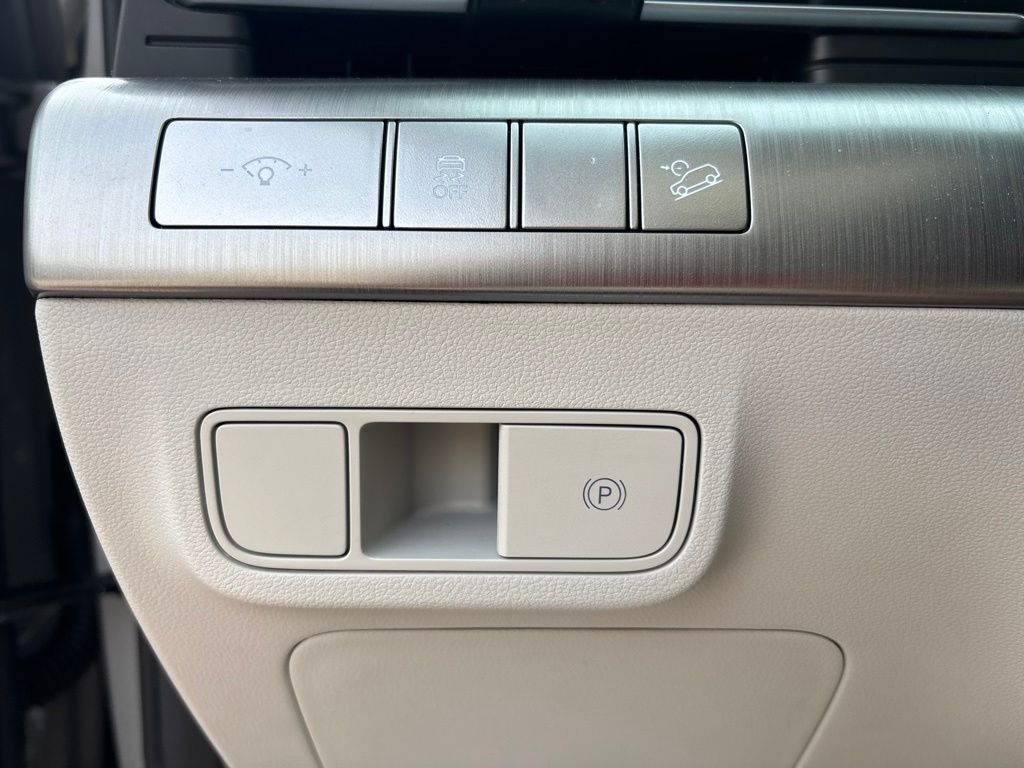 Used 2024 Gray Hyundai SEL image 21
