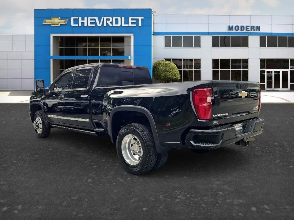 Used 2024 Black Chevrolet High Country image 3