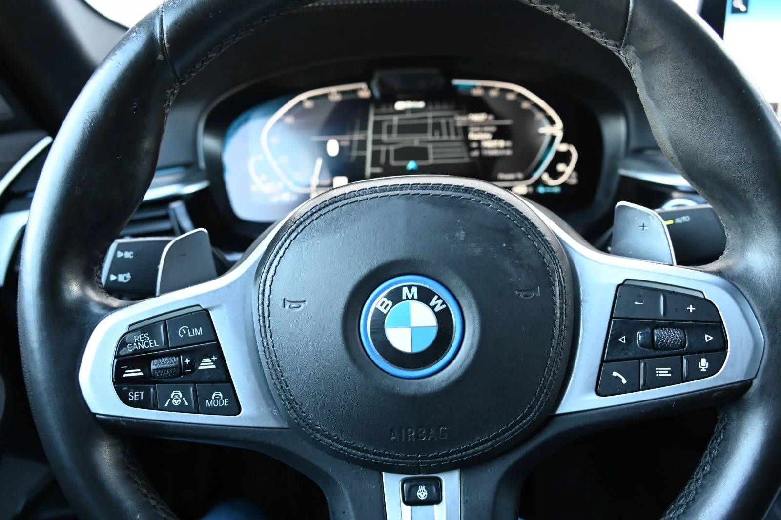 Used 2022 Black Sapphire Metallic BMW 530e iPerformance image 7
