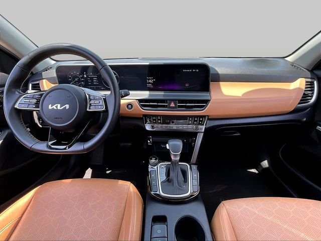 Used 2024 Gray Kia SX image 9