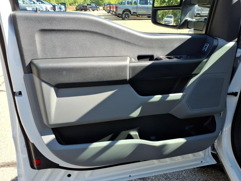 New 2027 Oxford White Ford F-250® XL image 16