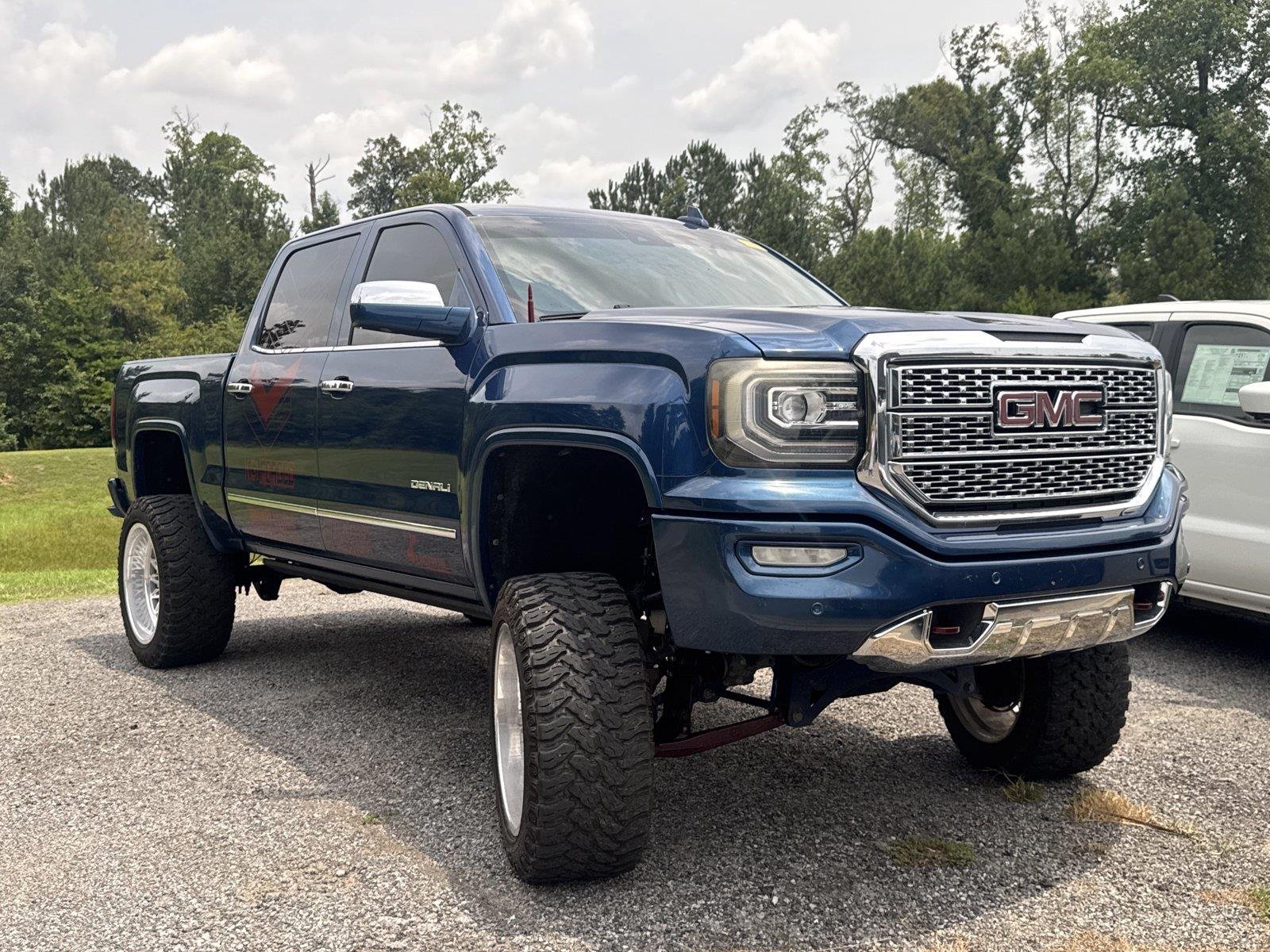 Used 2016 Onyx Black GMC Denali image 2