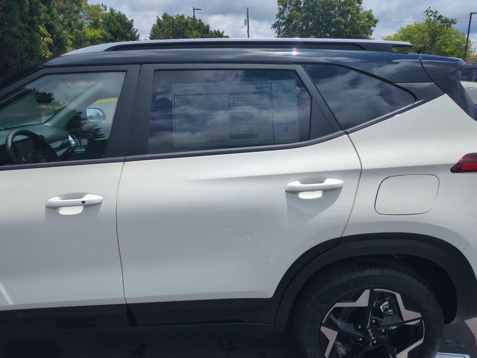 New 2026 Clear White/Black Roof Kia S image 31