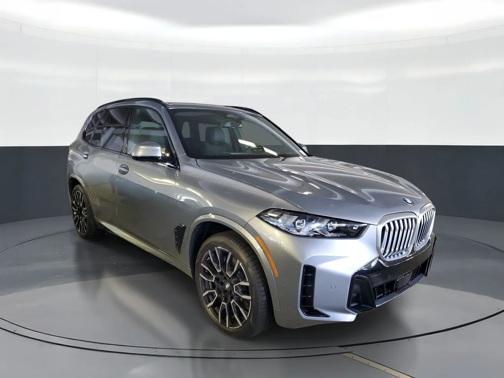 New 2026 Skyscraper Grey Metallic BMW sDrive40i image 2