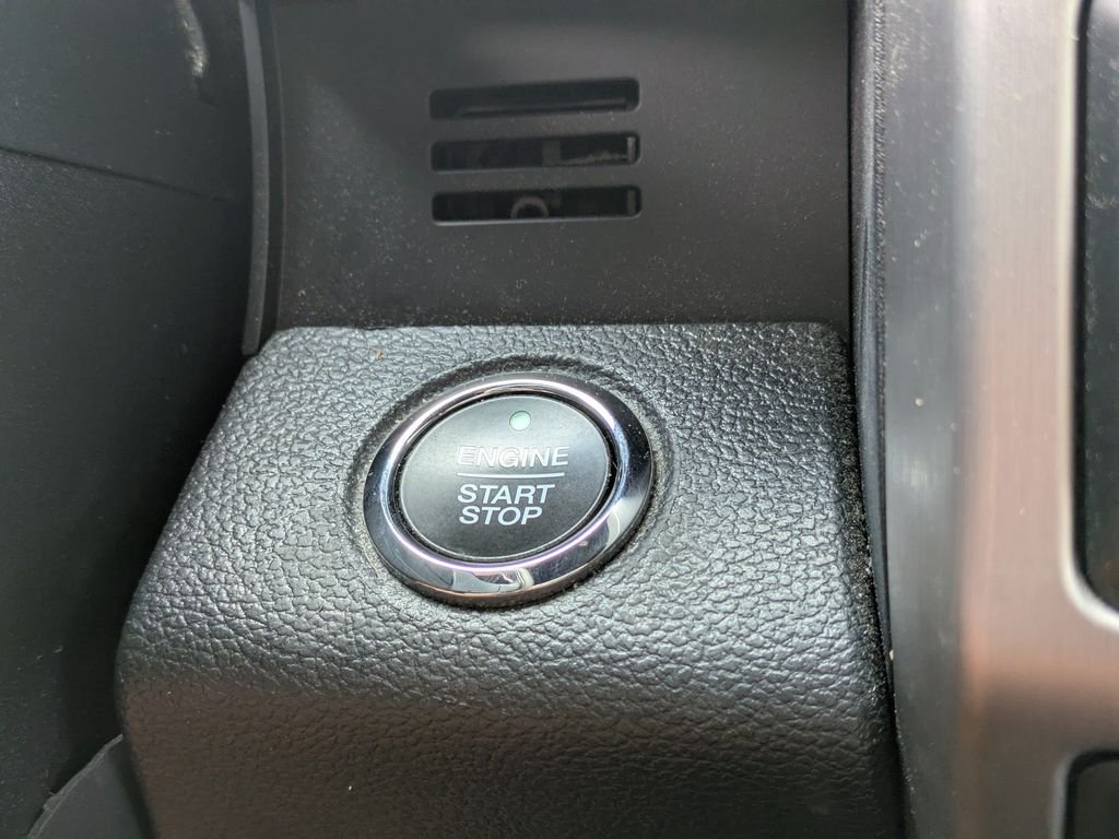 Used 2019 White Ford Platinum image 32