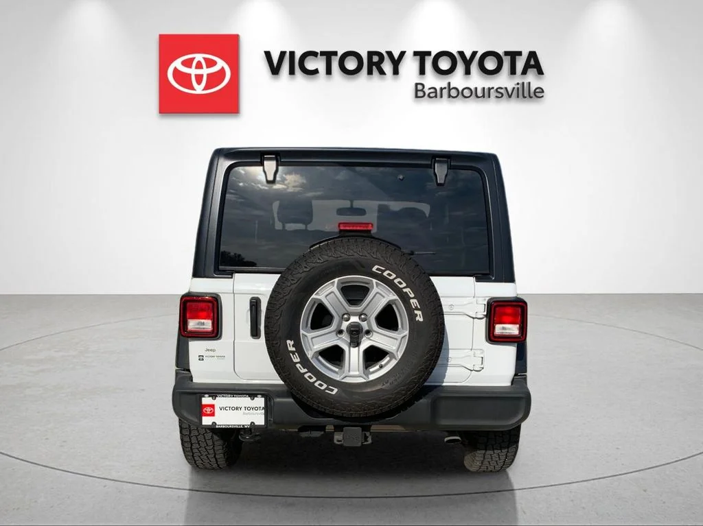 Used 2022 White Jeep Sport S image 4