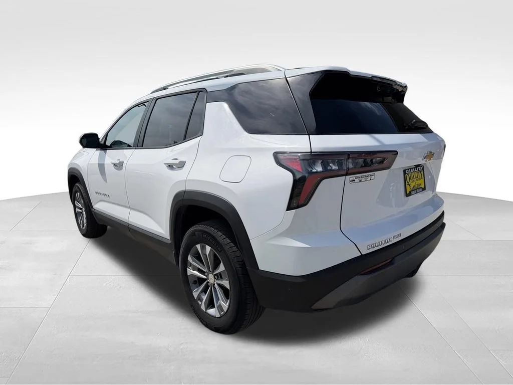Used 2025 Summit White Chevrolet LT image 3