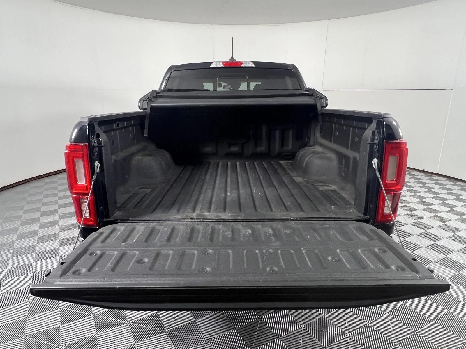 Used 2020 Shadow Black Ford LARIAT image 20