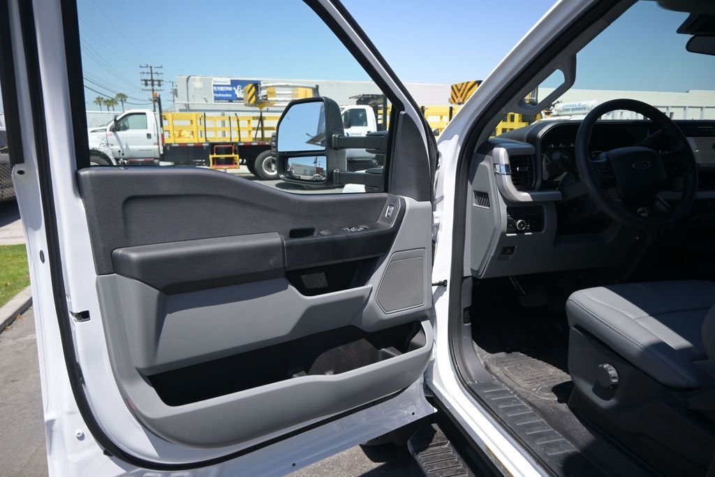 New 2026 Oxford White Ford XL image 7