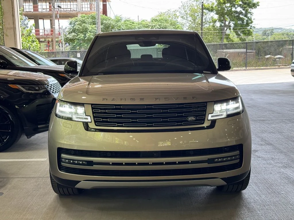 New 2026 Batumi Gold Premium Metallic Land Rover SE image 3
