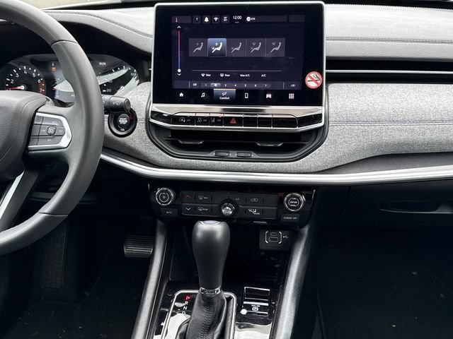 Used 2024 Bright White Clearcoat Jeep Latitude image 10