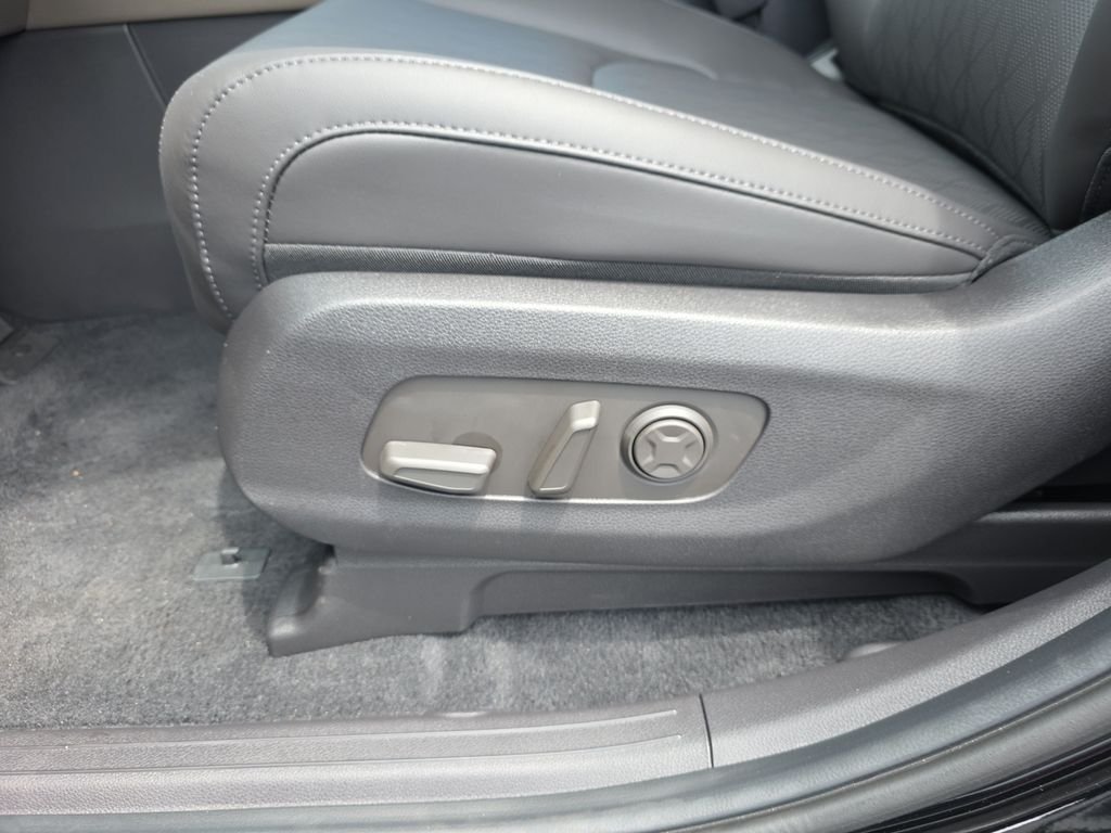 New 2026 Aurora Black Pearl Kia LXS image 13