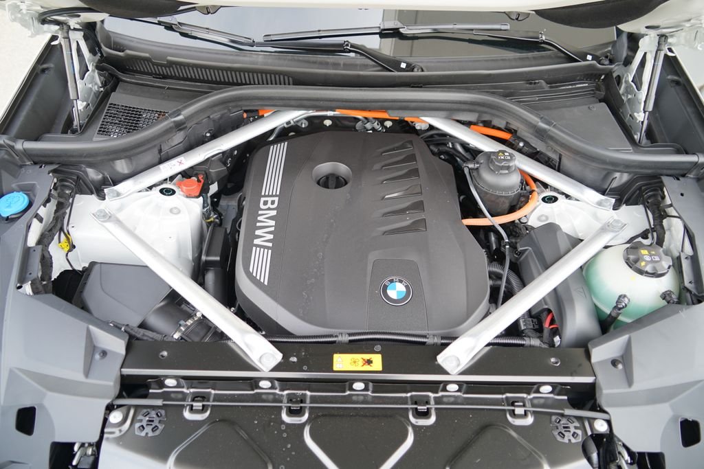 New 2026 Alpine White BMW xDrive50e image 21