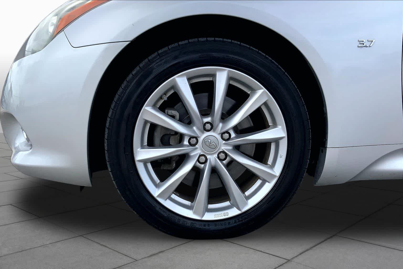 Used 2014 Liquid Platinum INFINITI  image 11