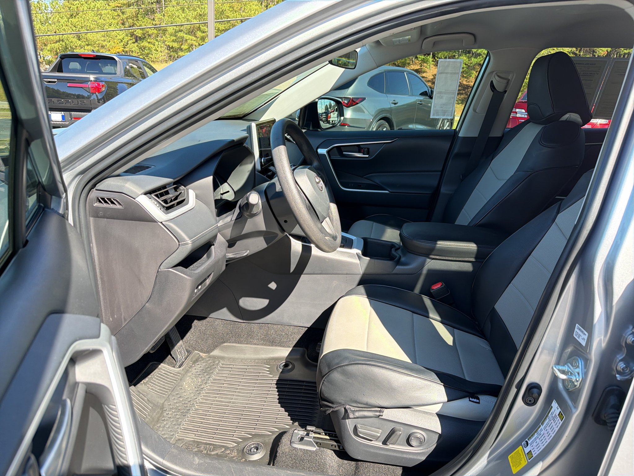 Used 2025 Silver Sky Metallic Toyota XLE image 13