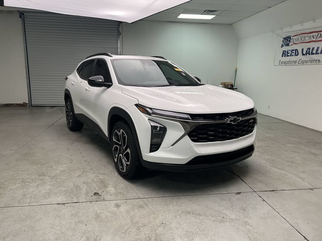 Used 2026 Summit White Chevrolet 2RS image 1