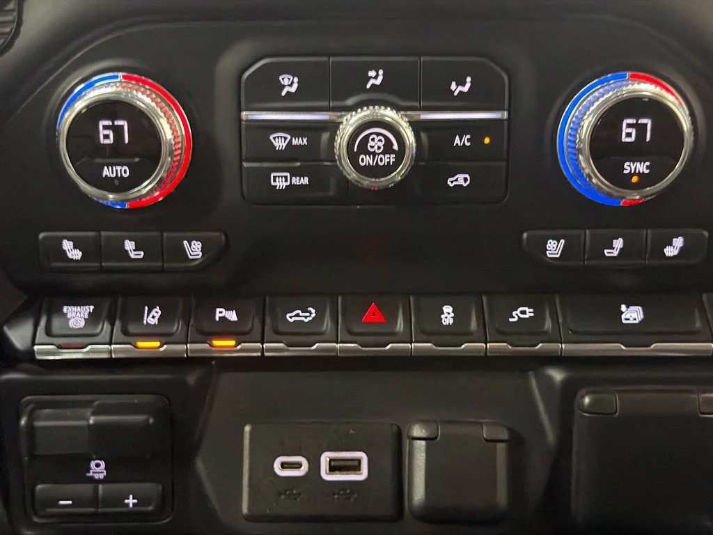 Used 2020 White Frost Tricoat GMC Denali image 30