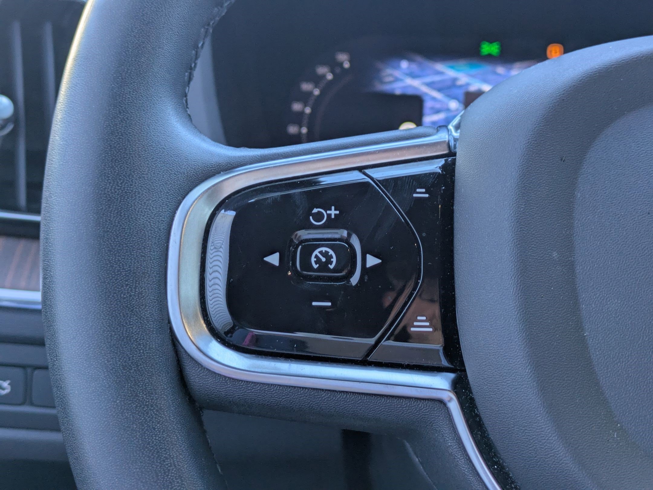 Certified Used 2023 Onyx Black Volvo Ultimate Bright Theme image 17