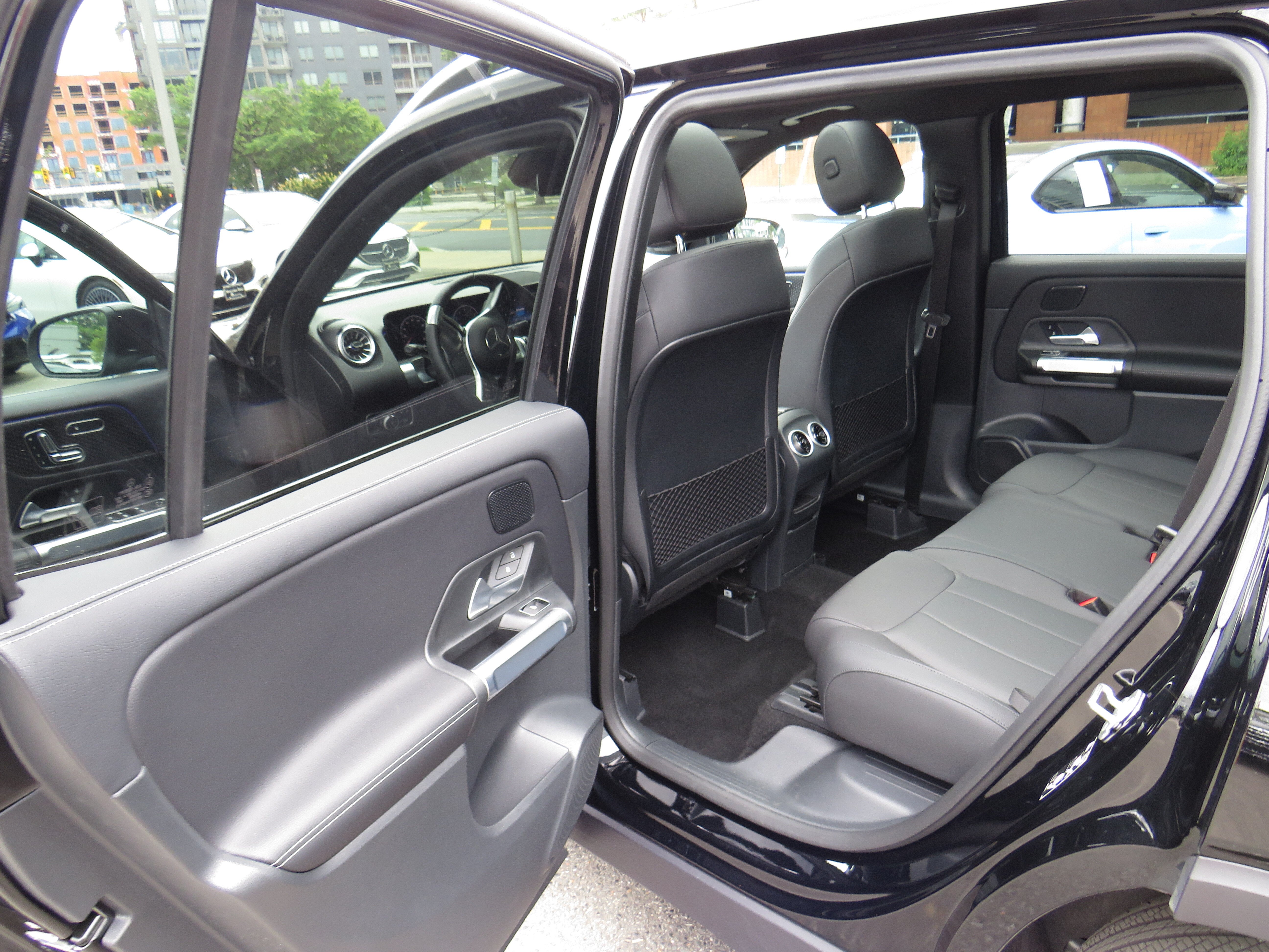 Used 2026 Night Black Mercedes-Benz GLB 250 4MATIC® image 19