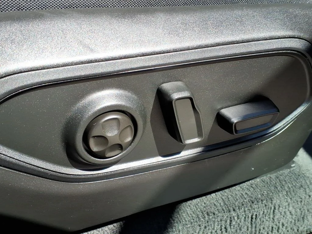 Used 2022 Black Jeep Limited image 6