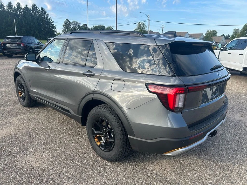 New 2026 Carbonized Gray Metallic Ford Tremor® image 5