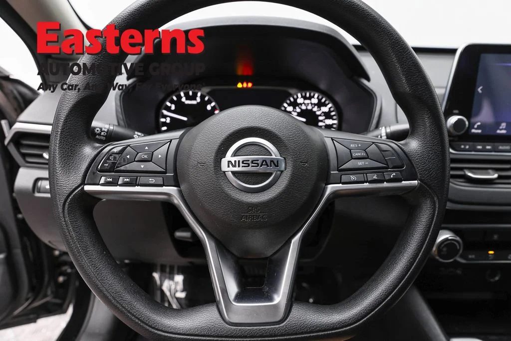 Used 2020 Black Nissan 2.5 S image 10