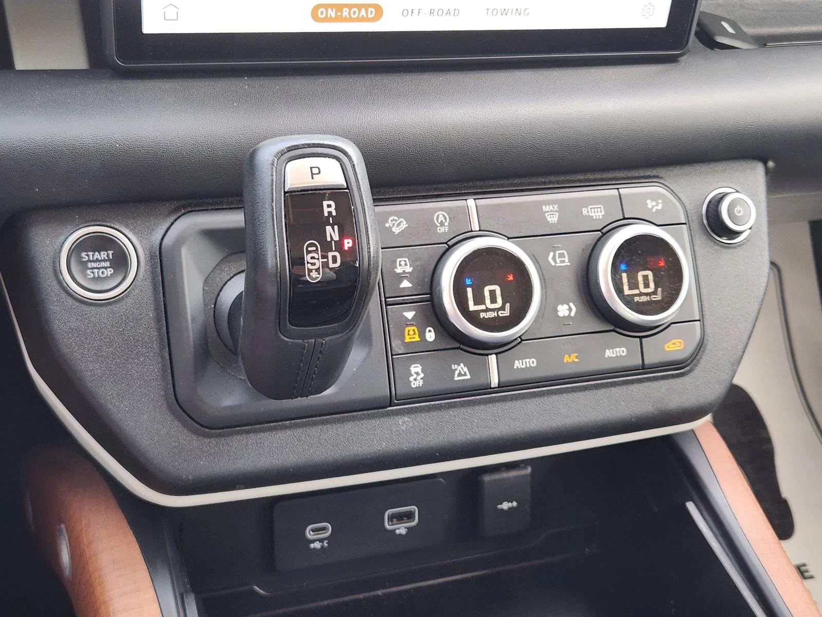Used 2020 Green Land Rover HSE image 17